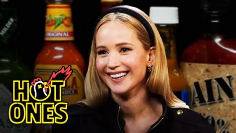 Jennifer Lawrence Sobs While Eating Spicy Wings on。